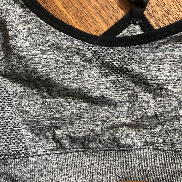 Bundle of 2 sports bras - forever 21 and Spalding - Picture 4 of 7